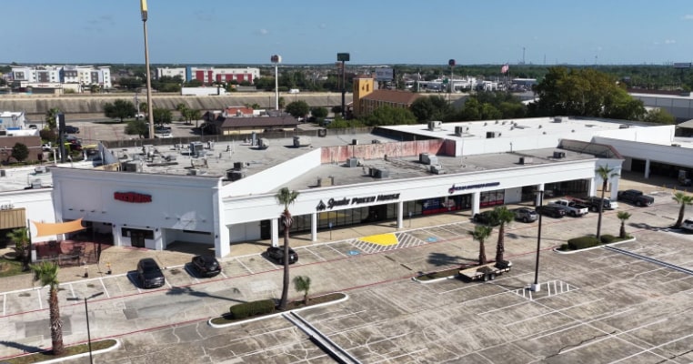 6902-6958 Garth Rd, Baytown, TX for lease - Building Photo - Image 3 of 6