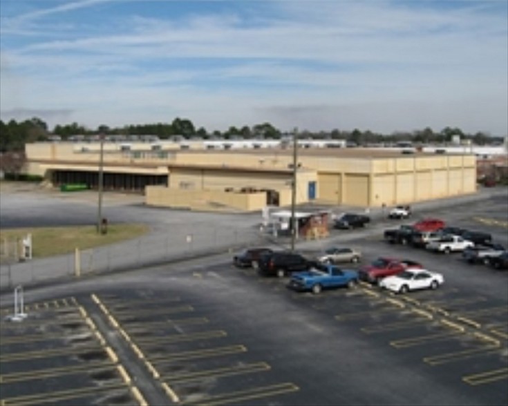 N BARACK OBAMA BLVD, Valdosta, GA for lease - Primary Photo - Image 1 of 32