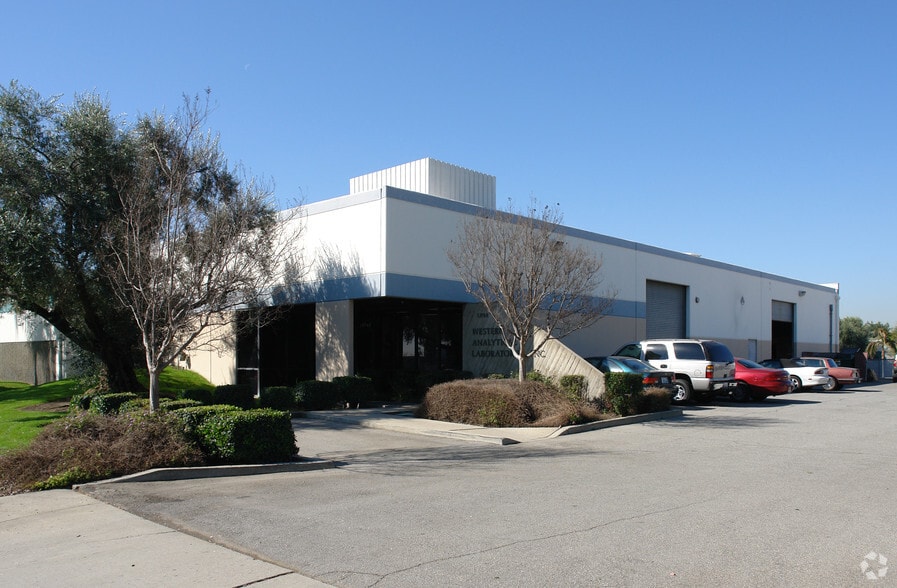 13744 Monte Vista Ave, Chino, CA for lease - Primary Photo - Image 1 of 3