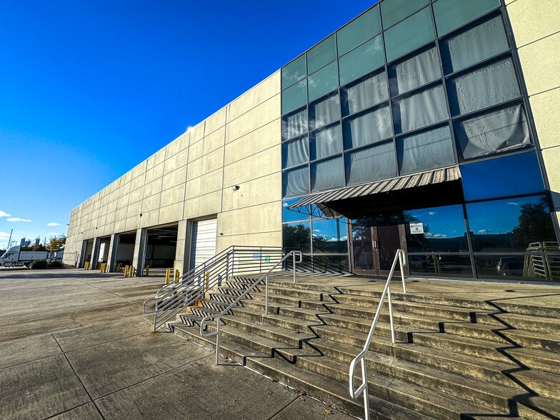 111 Riverbend Dr, Saint Rose, LA for lease - Building Photo - Image 1 of 13