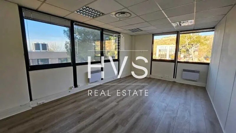 Office in Vitrolles for lease Interior Photo- Image 1 of 5