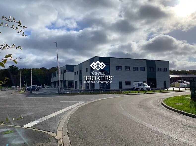 Retail in Saint-Maximin for lease - Building Photo - Image 3 of 4