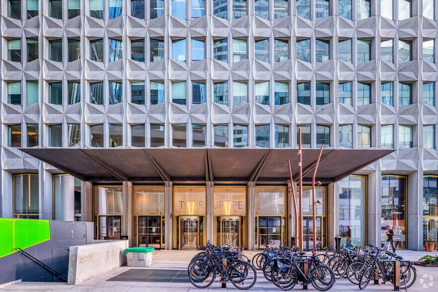 Office in Courbevoie for lease - Building Photo - Image 3 of 4