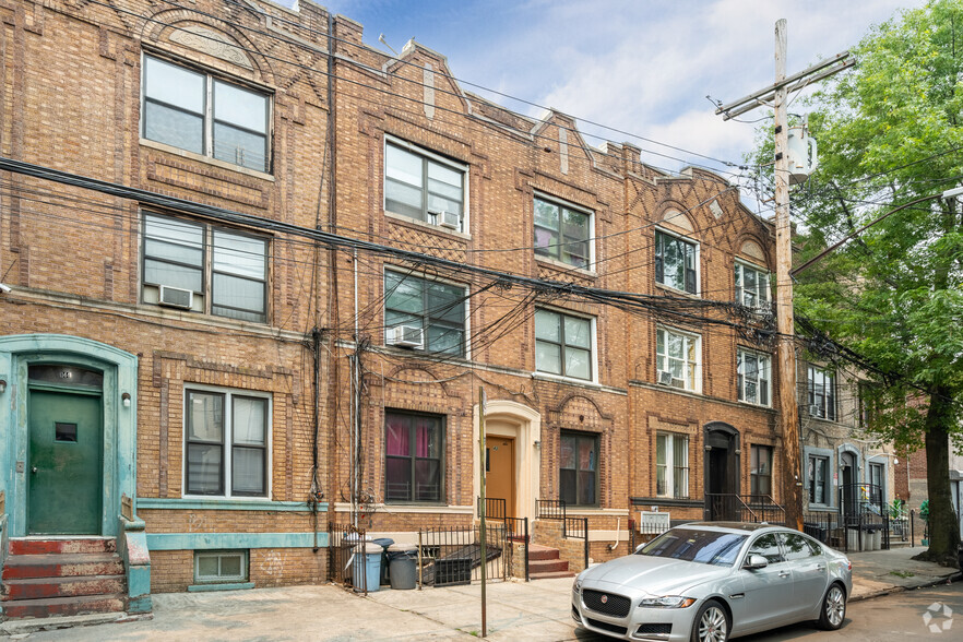 42 Lincoln Ave, Brooklyn, NY for sale - Primary Photo - Image 1 of 1