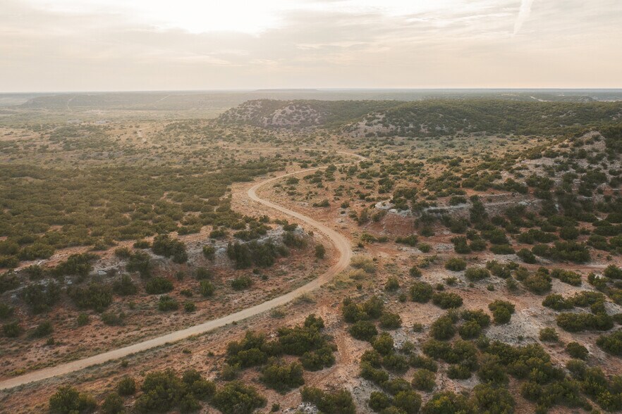 2490 County Rd 379, Guthrie, TX for sale - Building Photo - Image 1 of 1