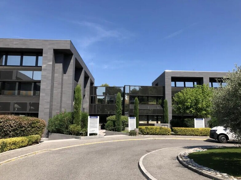 Office in Valbonne for lease - Building Photo - Image 2 of 16