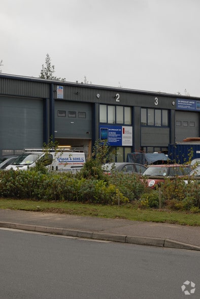 1-4 Pegasus Dr, Biggleswade for lease - Primary Photo - Image 1 of 3