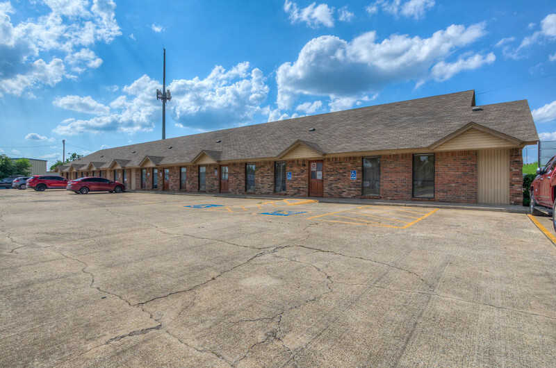 221-229 N I-35 Service Rd, Moore, OK for sale - Building Photo - Image 1 of 12