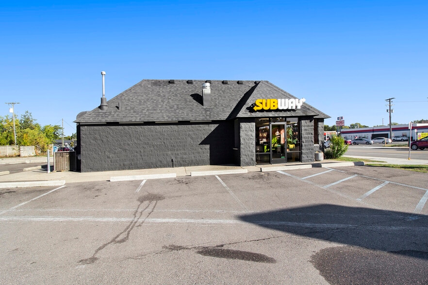 4703 N Crooks Rd, Royal Oak, MI for sale - Building Photo - Image 2 of 19