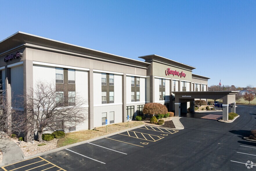 2175 Reed Station Pky, Carbondale, IL for sale - Building Photo - Image 1 of 1