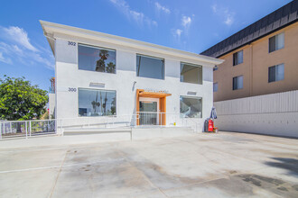 300-302 S Mariposa Ave, Los Angeles, CA for lease Building Photo- Image 2 of 24