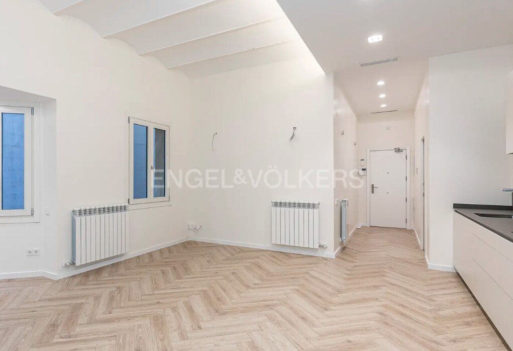 Barcelona, BAR 08003 - - - Interior Photo - Image 1 of 10