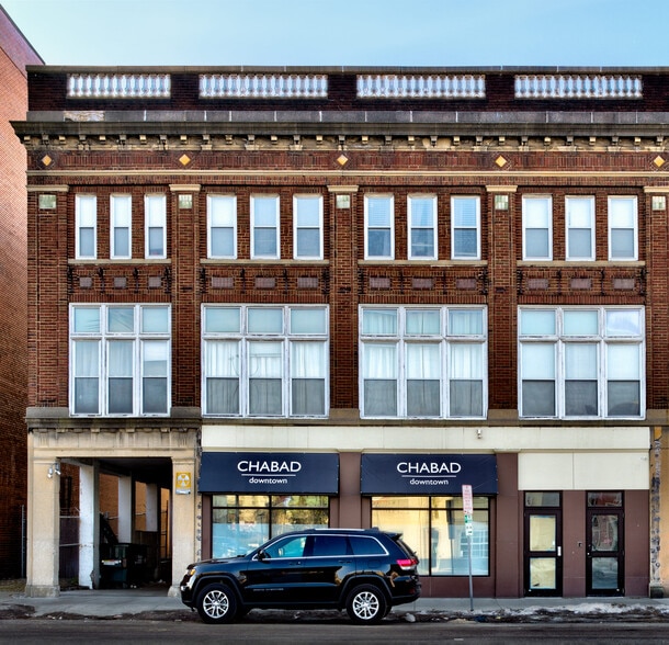 SPG Student Housing Portfolio portfolio of 32 properties for sale on LoopNet.com - Building Photo - Image 3 of 18