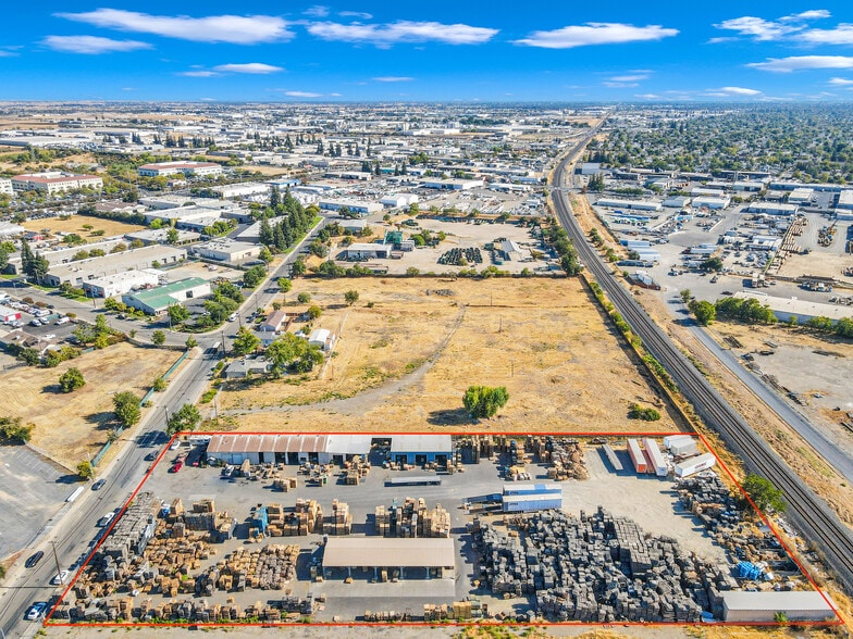 3264 Ramona Ave, Sacramento, CA for lease - Primary Photo - Image 1 of 9