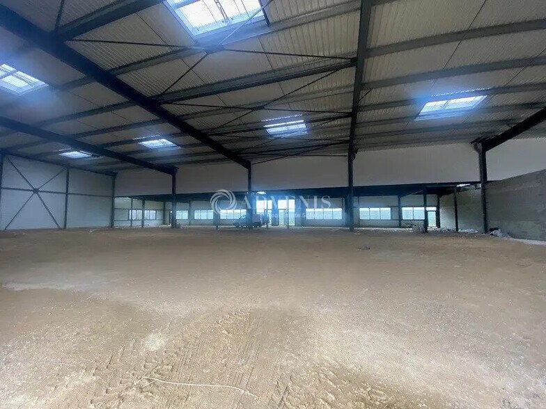 Flex in Villebon-sur-Yvette for lease - Interior Photo - Image 3 of 5