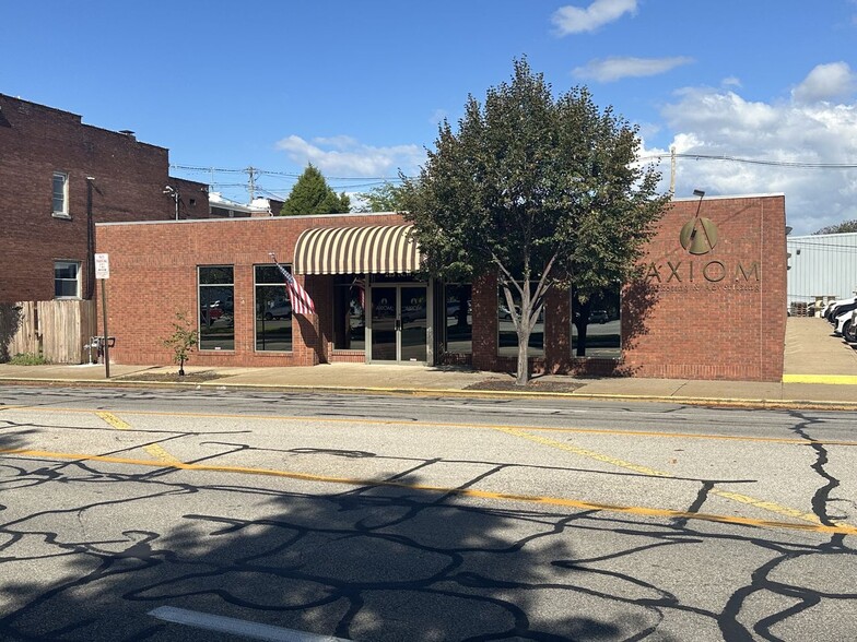 215 NW Martin Luther King Jr Blvd, Evansville, IN for sale - Primary Photo - Image 1 of 12