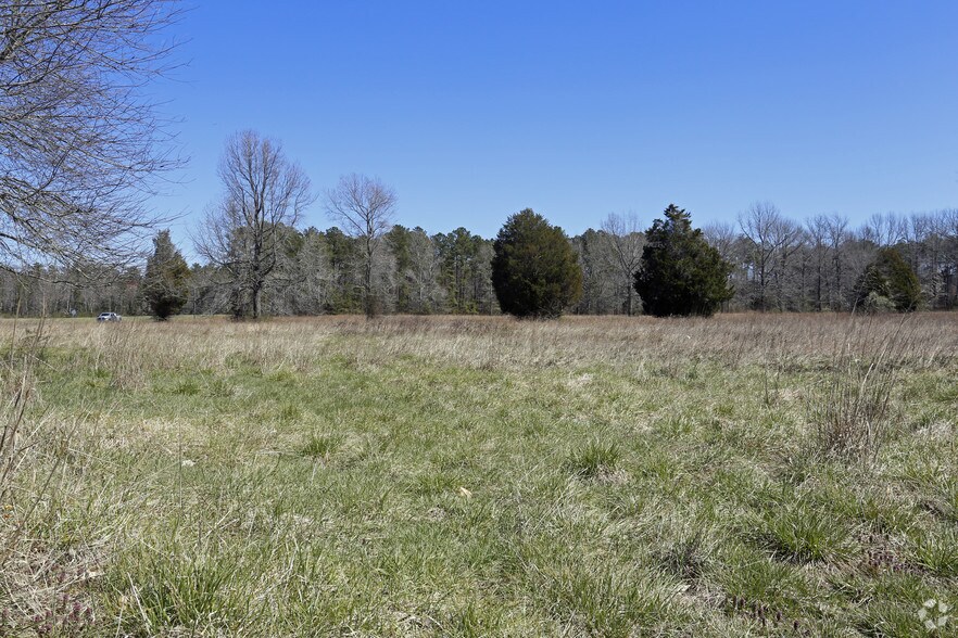 9651 Woods Cross Rd, Gloucester, VA 23061