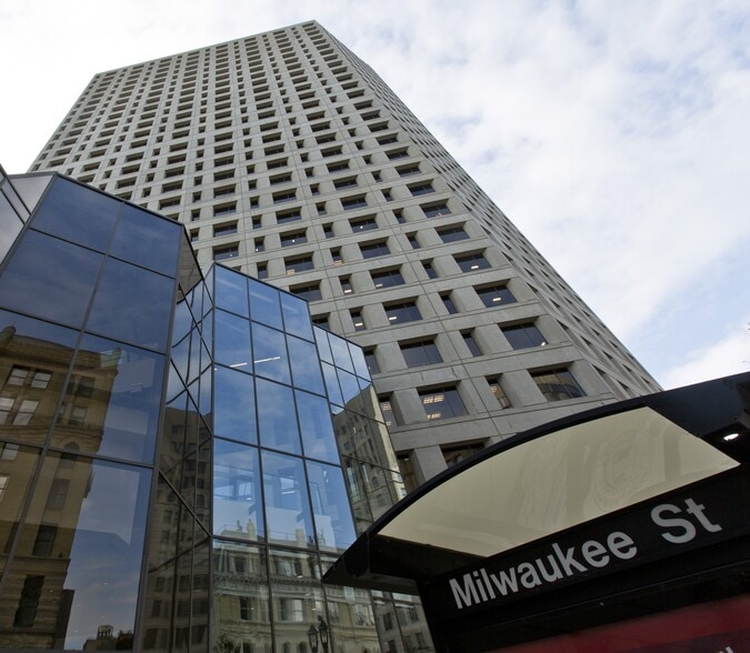 411 E Wisconsin Ave, Milwaukee, WI for lease - Building Photo - Image 1 of 7