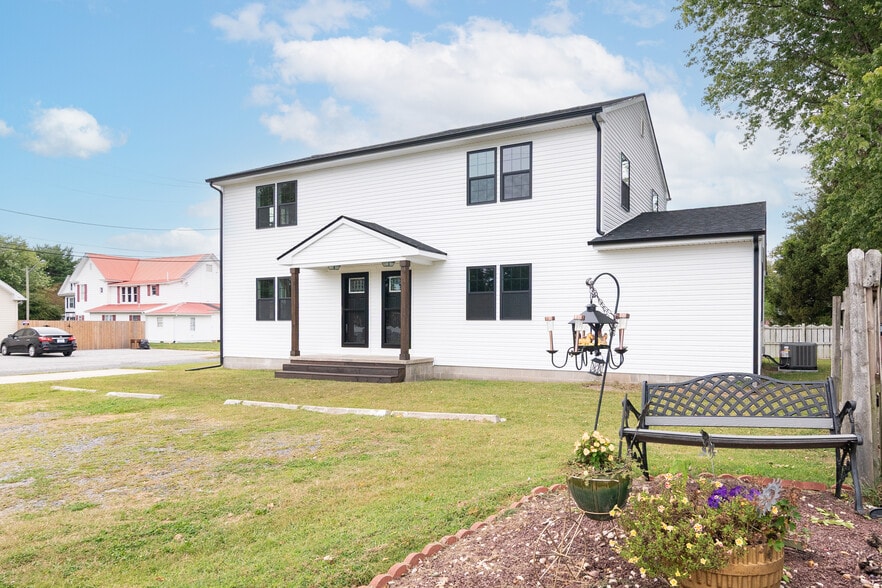 105 E Adams St, Georgetown, DE for sale - Primary Photo - Image 1 of 48