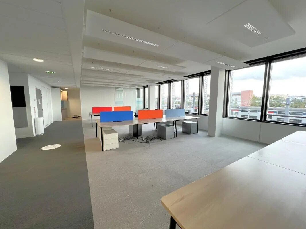 18-20 Rue Des Deux Gares, Rueil-Malmaison for lease Interior Photo- Image 1 of 16