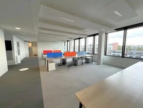 18-20 Rue Des Deux Gares, Rueil-Malmaison for lease Interior Photo- Image 1 of 16