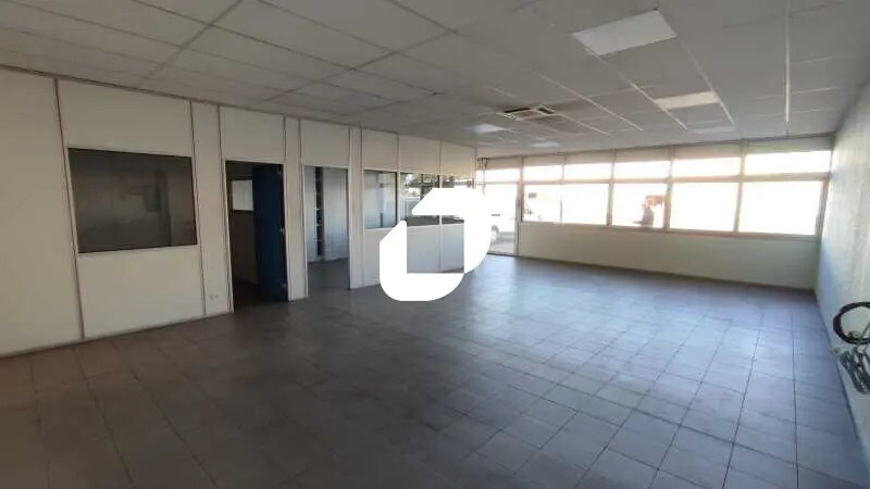 Retail in Pessac for lease - Interior Photo - Image 3 of 18