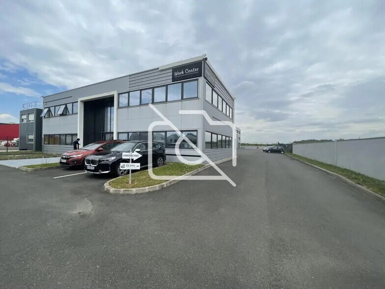 Industrial in Égly for lease - Building Photo - Image 2 of 4