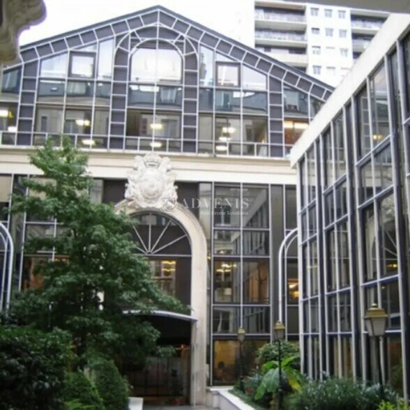 Office in Paris for lease - Building Photo - Image 1 of 6