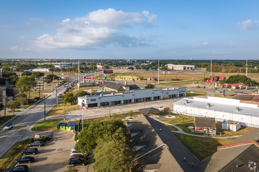 2201 Thompson Rd, Richmond, TX for lease - Building Photo - Image 1 of 33