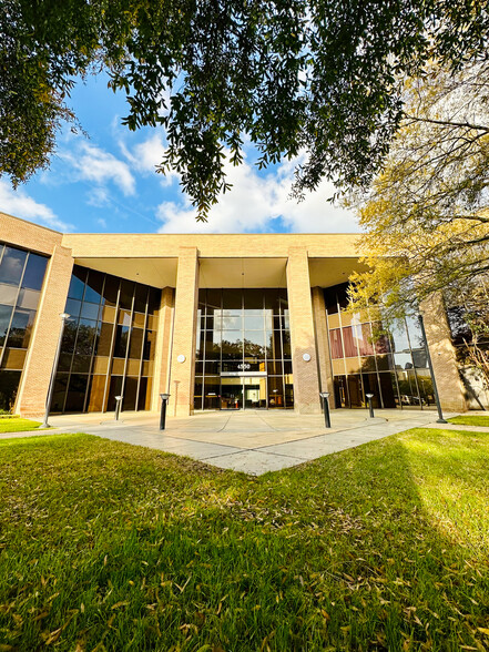 4550 Post Oak Place Dr, Houston, TX for lease - Building Photo - Image 1 of 6