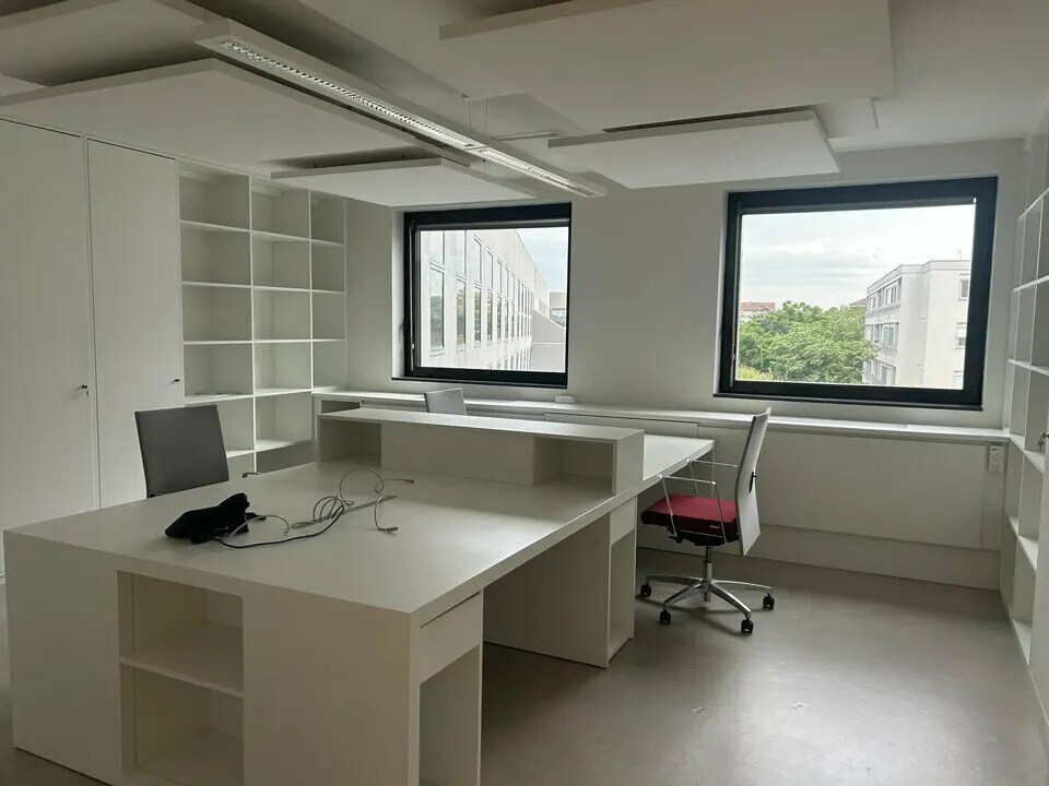 Office in Lyon for sale Interior Photo- Image 1 of 15
