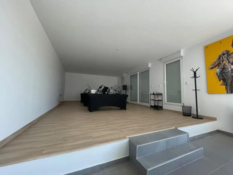 Rue De La République, Clairoix for lease - Building Photo - Image 3 of 10