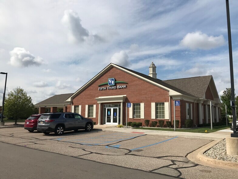 39907 S Groesbeck Hwy, Clinton Township, MI for lease - Primary Photo - Image 1 of 6