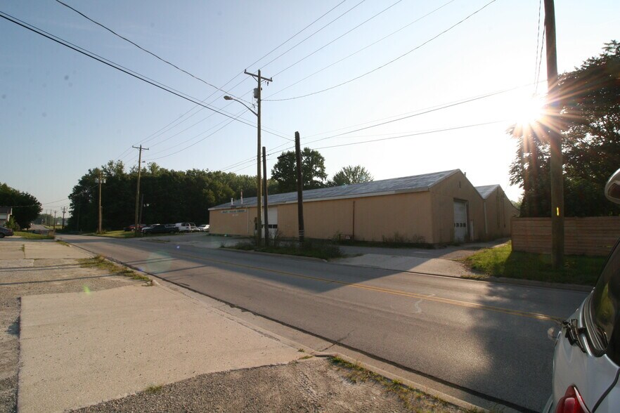 390 Broadway, Huntington, IN for sale - Building Photo - Image 1 of 1