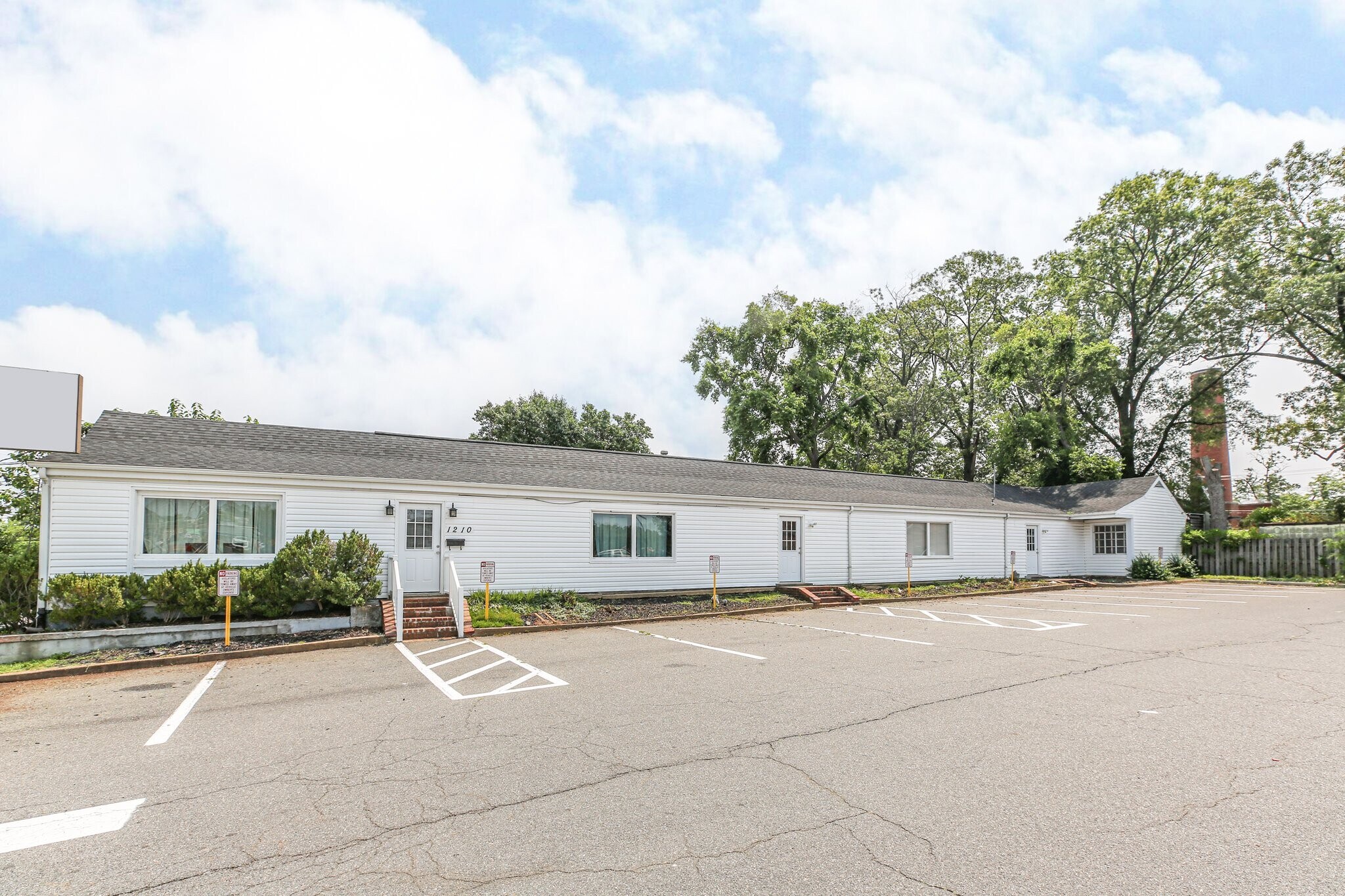 1210 Snowden St, Fredericksburg, VA for lease Building Photo- Image 1 of 10