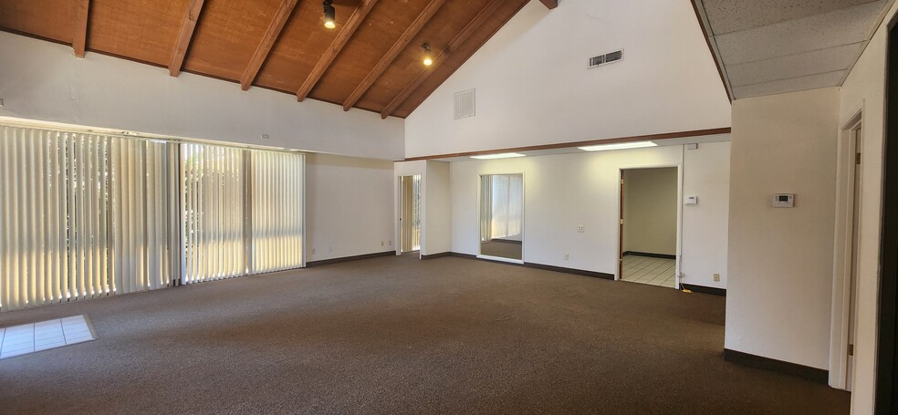 1177 E Shaw Ave, Fresno, CA for lease - Interior Photo - Image 2 of 8