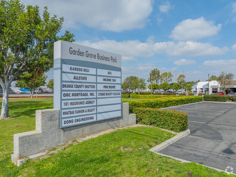 7643-7667 Garden Grove Blvd, Garden Grove, CA for lease - Building Photo - Image 3 of 19