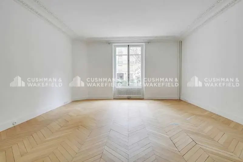 51-55 Avenue Montaigne, Paris for lease Interior Photo- Image 1 of 9