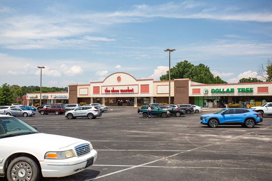 4610-4628 W Market St, Greensboro, NC for lease - Building Photo - Image 3 of 3