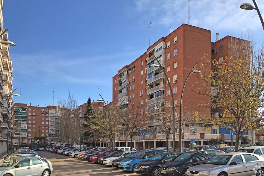 Calle Carlos Arniches, 2, Móstoles, Madrid for lease - Building Photo - Image 2 of 3