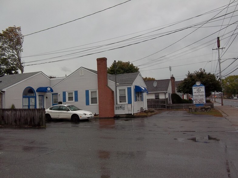 596 Newport Ave, Pawtucket, RI 02861