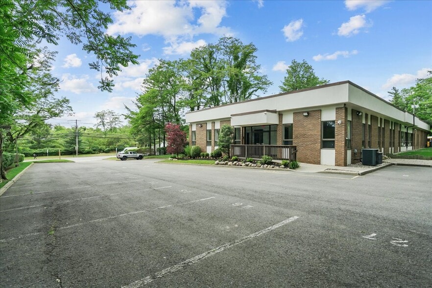 72 Summit Ave, Montvale, NJ for lease - Building Photo - Image 2 of 43