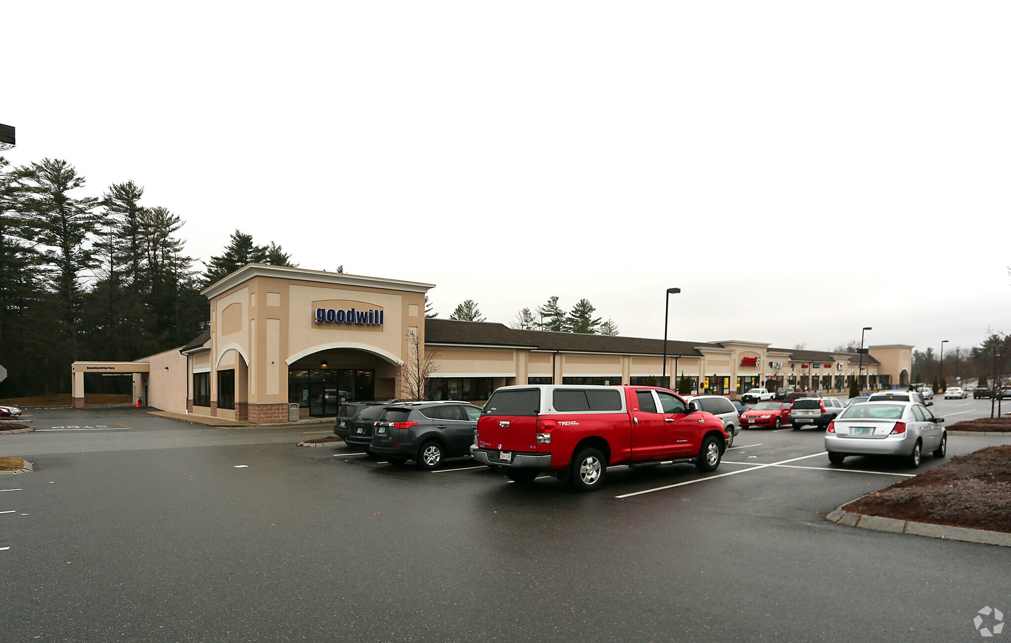 12841292 Hooksett Rd, Hooksett, NH 03106 Shoppes at Hooksett Landing