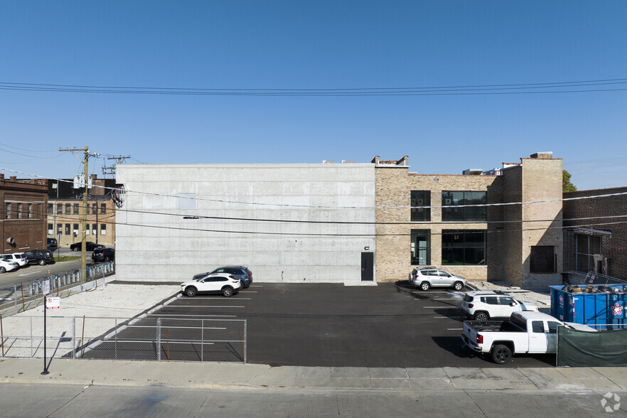 1690 N Elston Ave, Chicago, IL for lease - Building Photo - Image 3 of 8