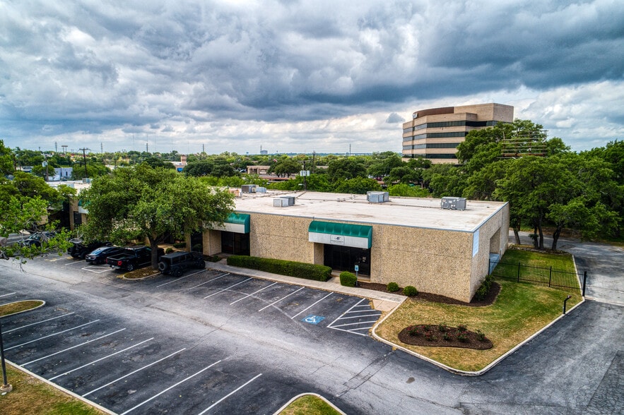 2800 NE Loop 410, San Antonio, TX for lease - Building Photo - Image 1 of 27