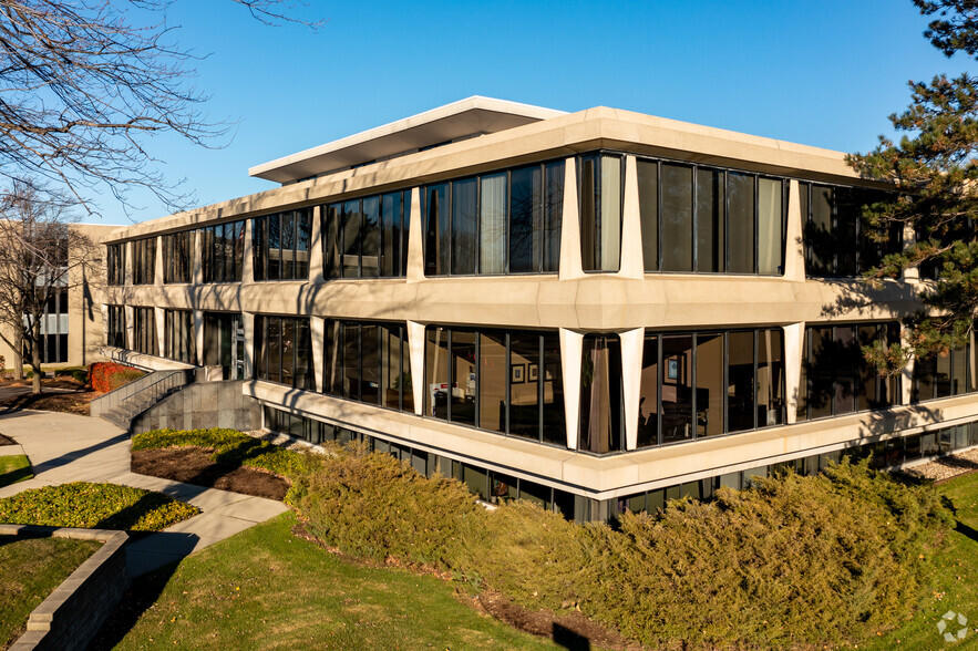 36700 Woodward Ave, Bloomfield Hills, MI for lease - Building Photo - Image 2 of 5