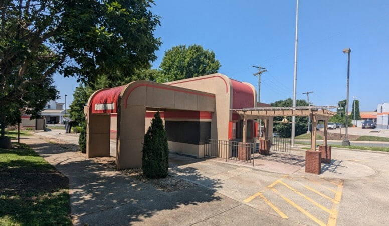 2901 Candlers Mountain Rd, Lynchburg, VA for sale - Building Photo - Image 1 of 9