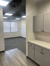 8611 N Black Canyon Hwy, Phoenix, AZ for lease Interior Photo- Image 2 of 7