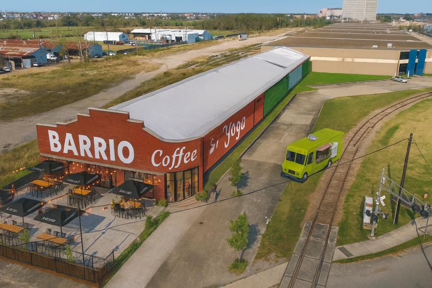 3229 Navigation Blvd, Houston, TX for sale - Building Photo - Image 2 of 39