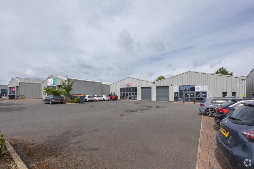 Valley Way, Market Harborough for lease - Building Photo - Image 1 of 3